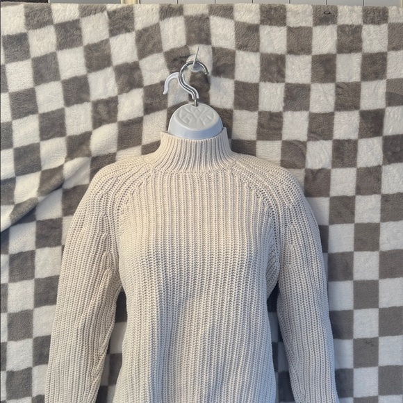 Kendall & Kylie Women’s Cream Turtleneck Open Back Sweater Size S / Small - Picture 3 of 14